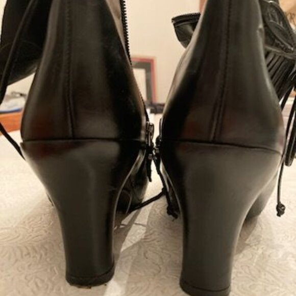 Stunning Earthies brand leather heeled boots add drama to any outfit Size 8.5M - Picture 4 of 8